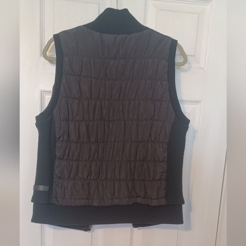 Calvin Klein Performance Vest - Picture 11 of 12